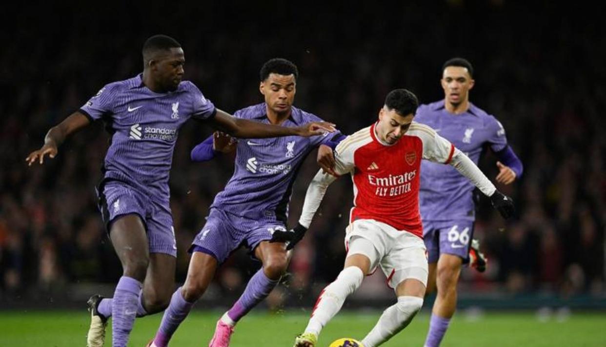 关于欧冠转会期再迎强敌；阿森纳内部沟通；主帅态度：更衣室稳定；更衣室氛围转暖的信息